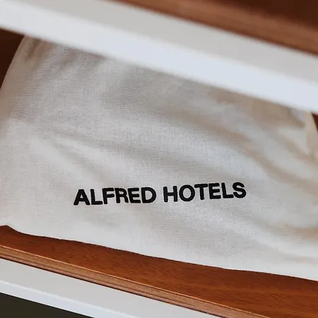 Alfred Centre Wilson 3*
